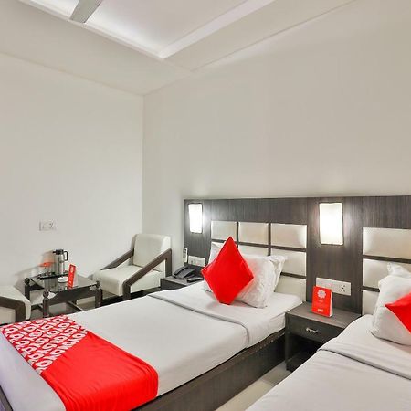 Oyo 2351 Hotel Golden Plaza أحمد أباد المظهر الخارجي الصورة