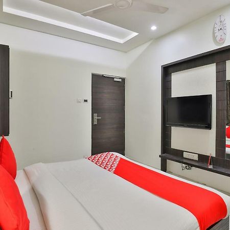Oyo 2351 Hotel Golden Plaza أحمد أباد المظهر الخارجي الصورة