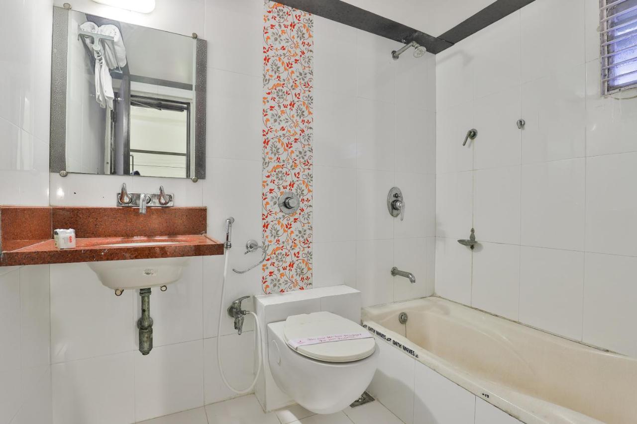 Oyo 2351 Hotel Golden Plaza أحمد أباد المظهر الخارجي الصورة