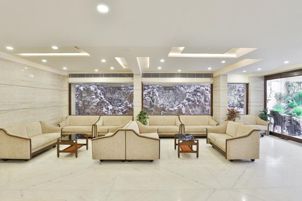 Oyo 2351 Hotel Golden Plaza أحمد أباد المظهر الخارجي الصورة