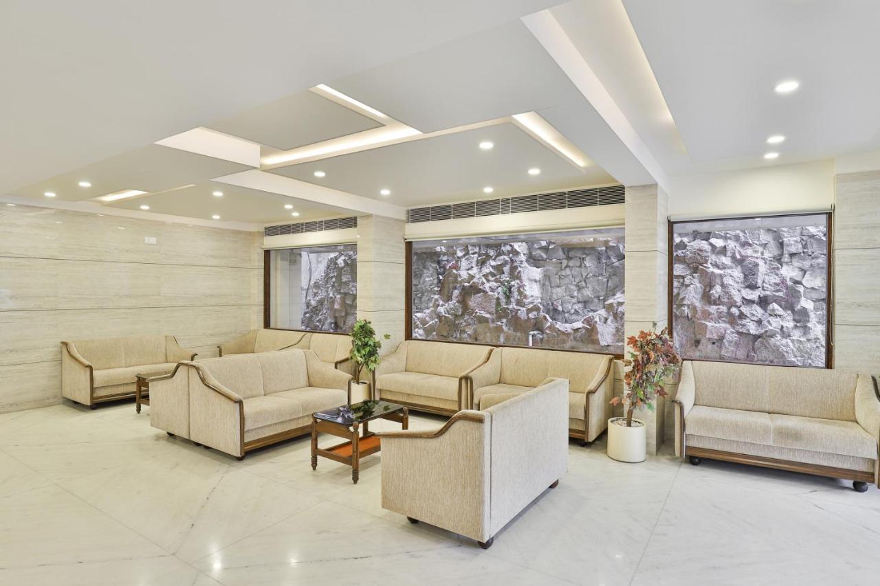 Oyo 2351 Hotel Golden Plaza أحمد أباد المظهر الخارجي الصورة
