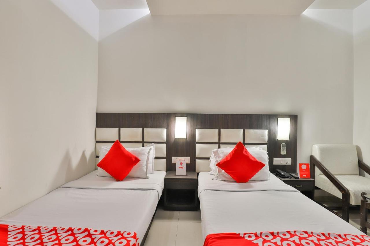 Oyo 2351 Hotel Golden Plaza أحمد أباد المظهر الخارجي الصورة
