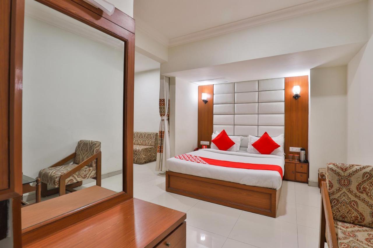 Oyo 2351 Hotel Golden Plaza أحمد أباد المظهر الخارجي الصورة