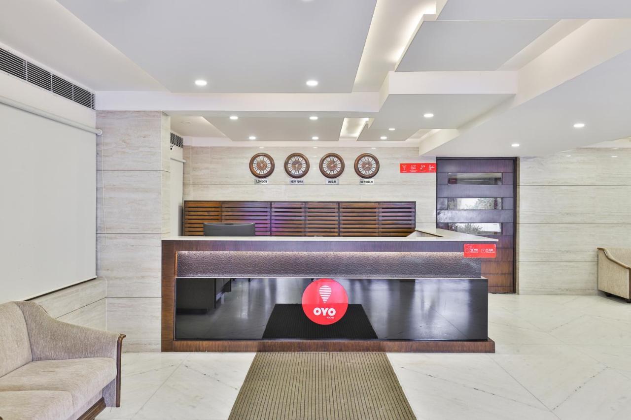 Oyo 2351 Hotel Golden Plaza أحمد أباد المظهر الخارجي الصورة