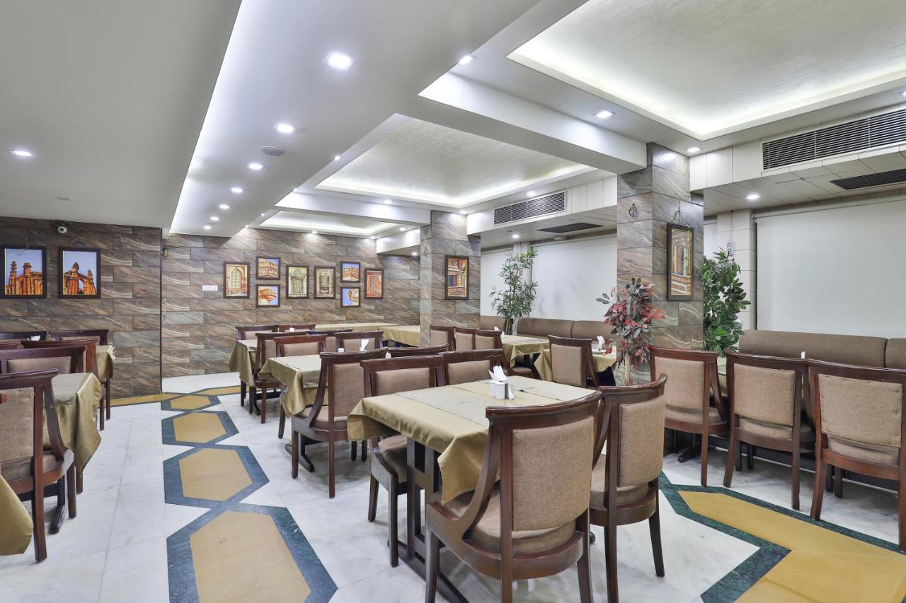 Oyo 2351 Hotel Golden Plaza أحمد أباد المظهر الخارجي الصورة