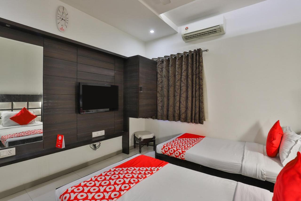 Oyo 2351 Hotel Golden Plaza أحمد أباد المظهر الخارجي الصورة