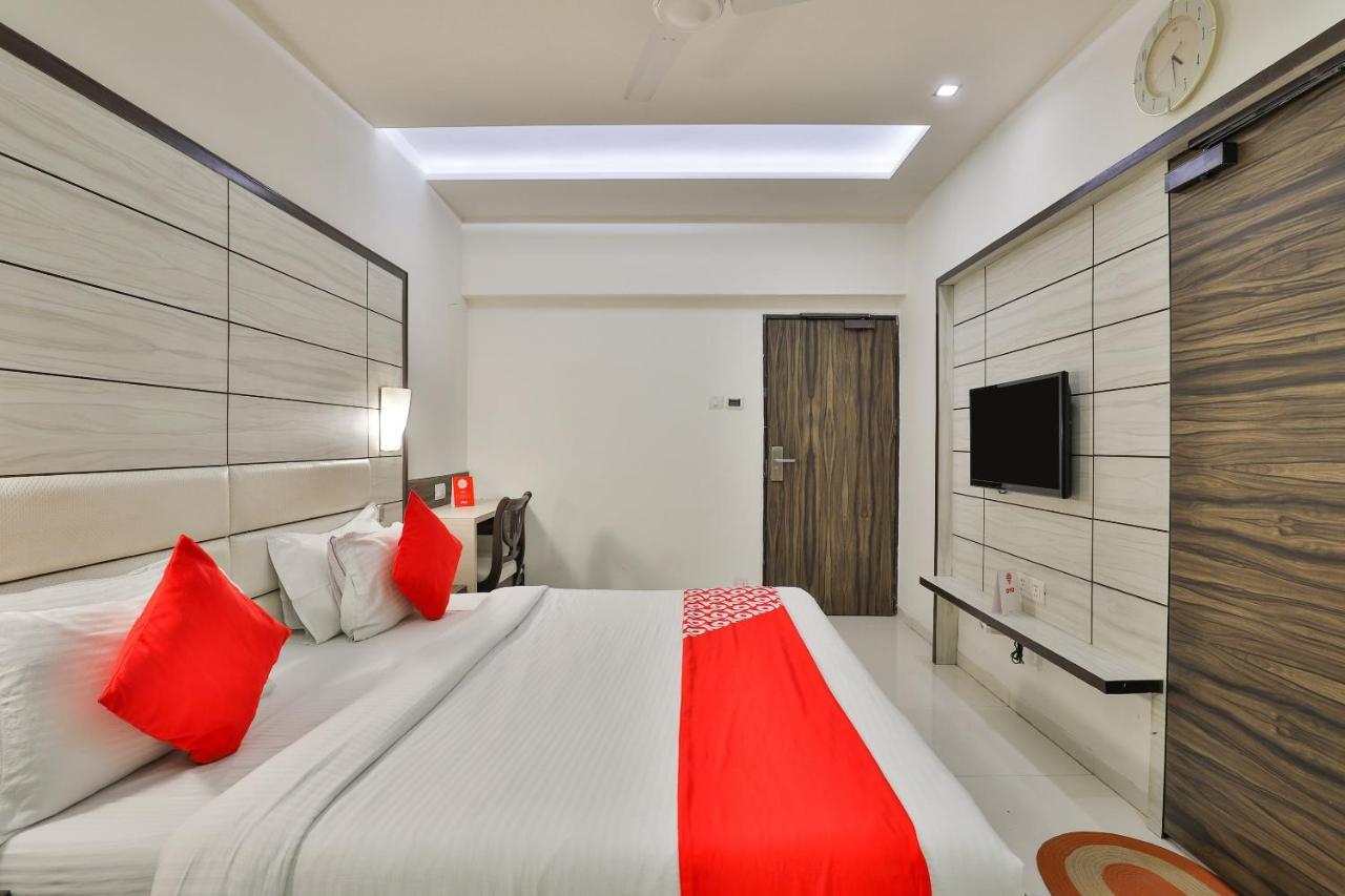 Oyo 2351 Hotel Golden Plaza أحمد أباد المظهر الخارجي الصورة