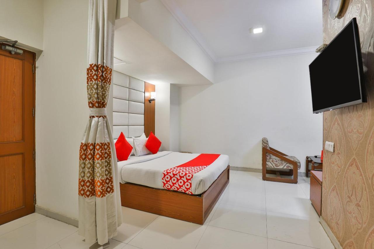 Oyo 2351 Hotel Golden Plaza أحمد أباد المظهر الخارجي الصورة