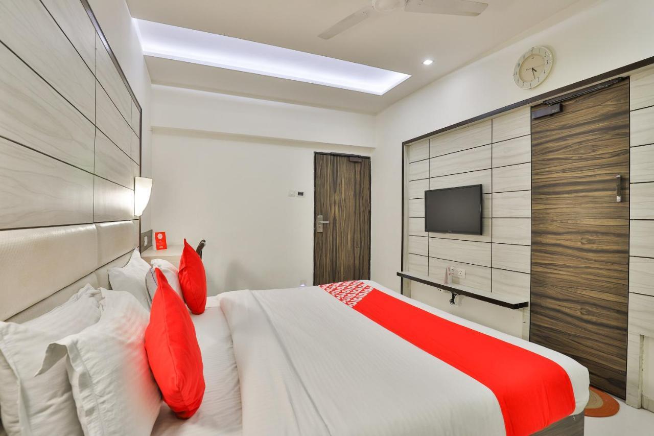 Oyo 2351 Hotel Golden Plaza أحمد أباد المظهر الخارجي الصورة